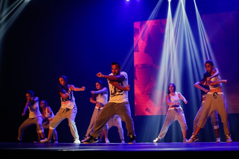 MOVES Dance-Back to the Roots